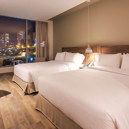 Novotel Medellin El Tesoro Luaran gambar A room at the hotel