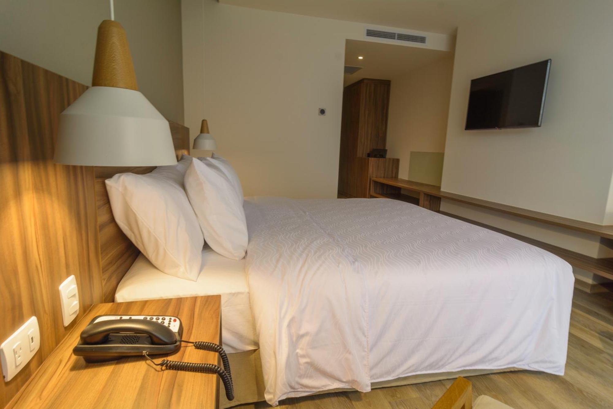 Novotel Medellin El Tesoro Luaran gambar A room at the hotel