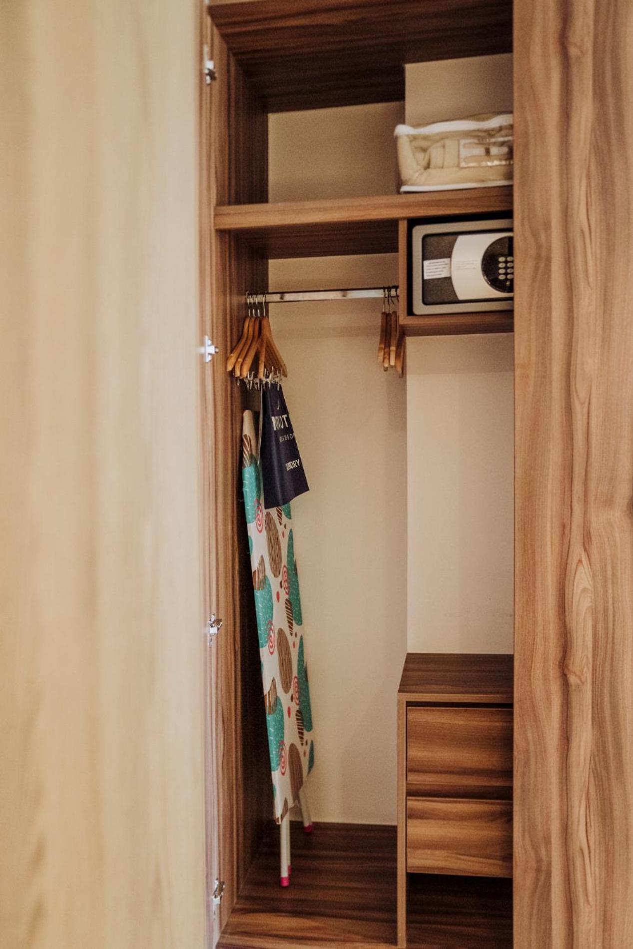 Novotel Medellin El Tesoro Luaran gambar A wardrobe