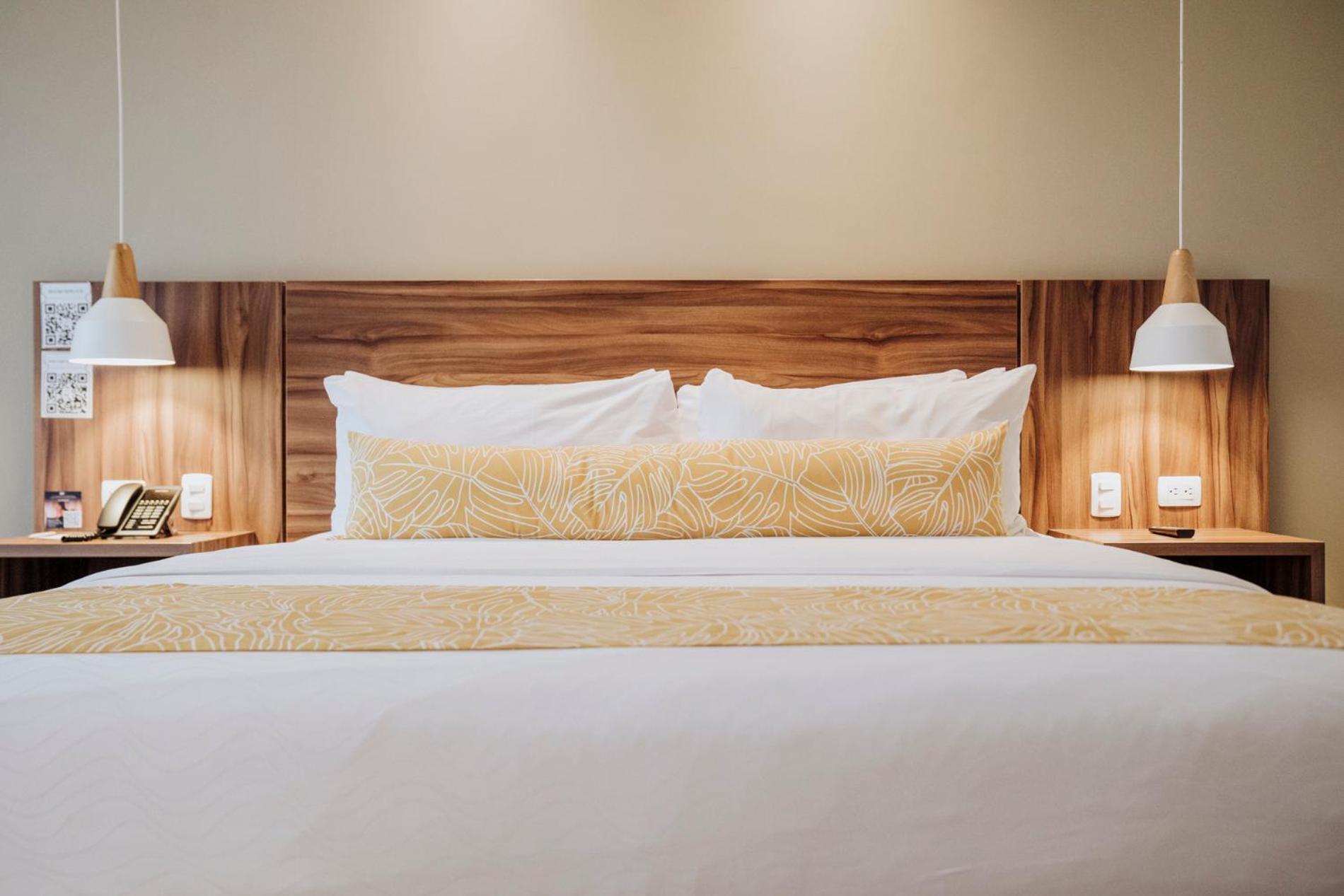 Novotel Medellin El Tesoro Luaran gambar A bed