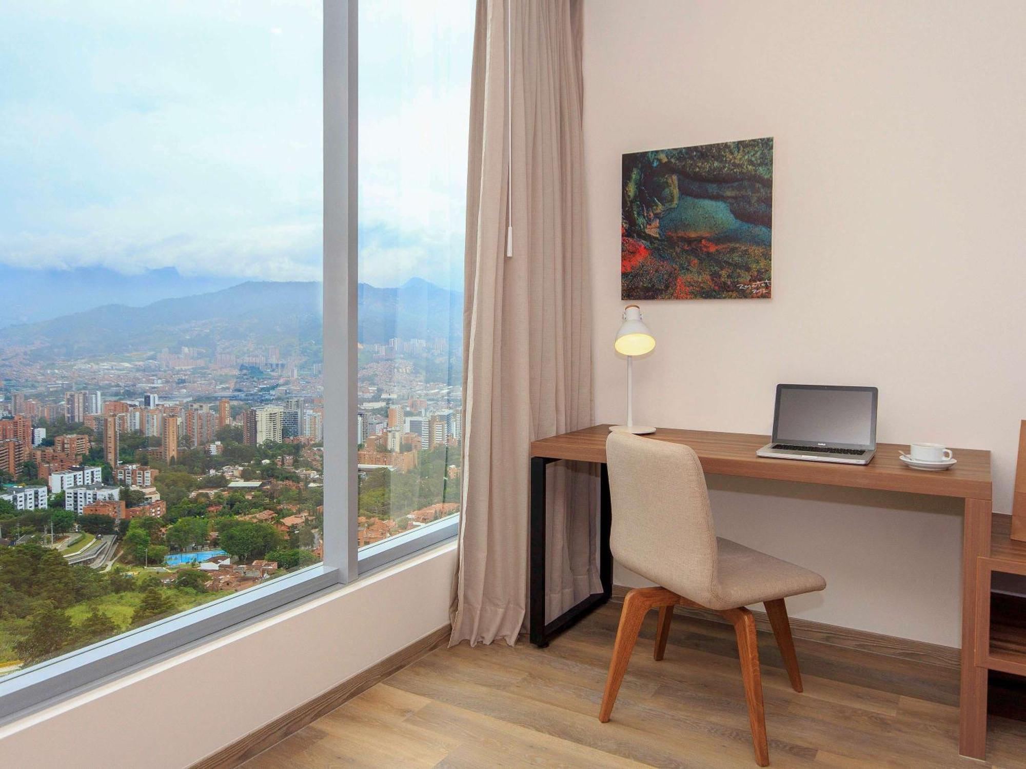 Novotel Medellin El Tesoro Luaran gambar A home office