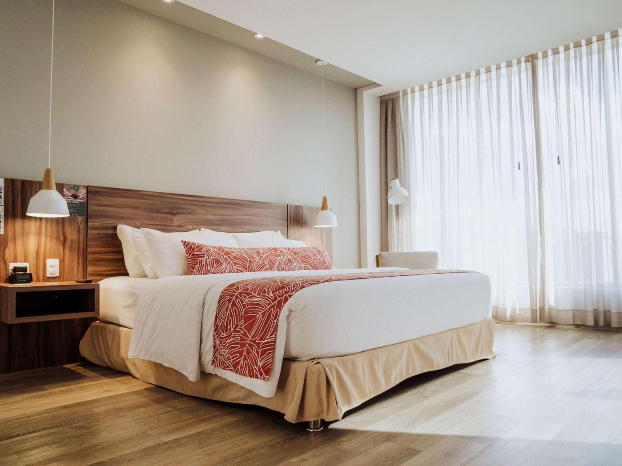 Novotel Medellin El Tesoro Luaran gambar A bedroom at the hotel