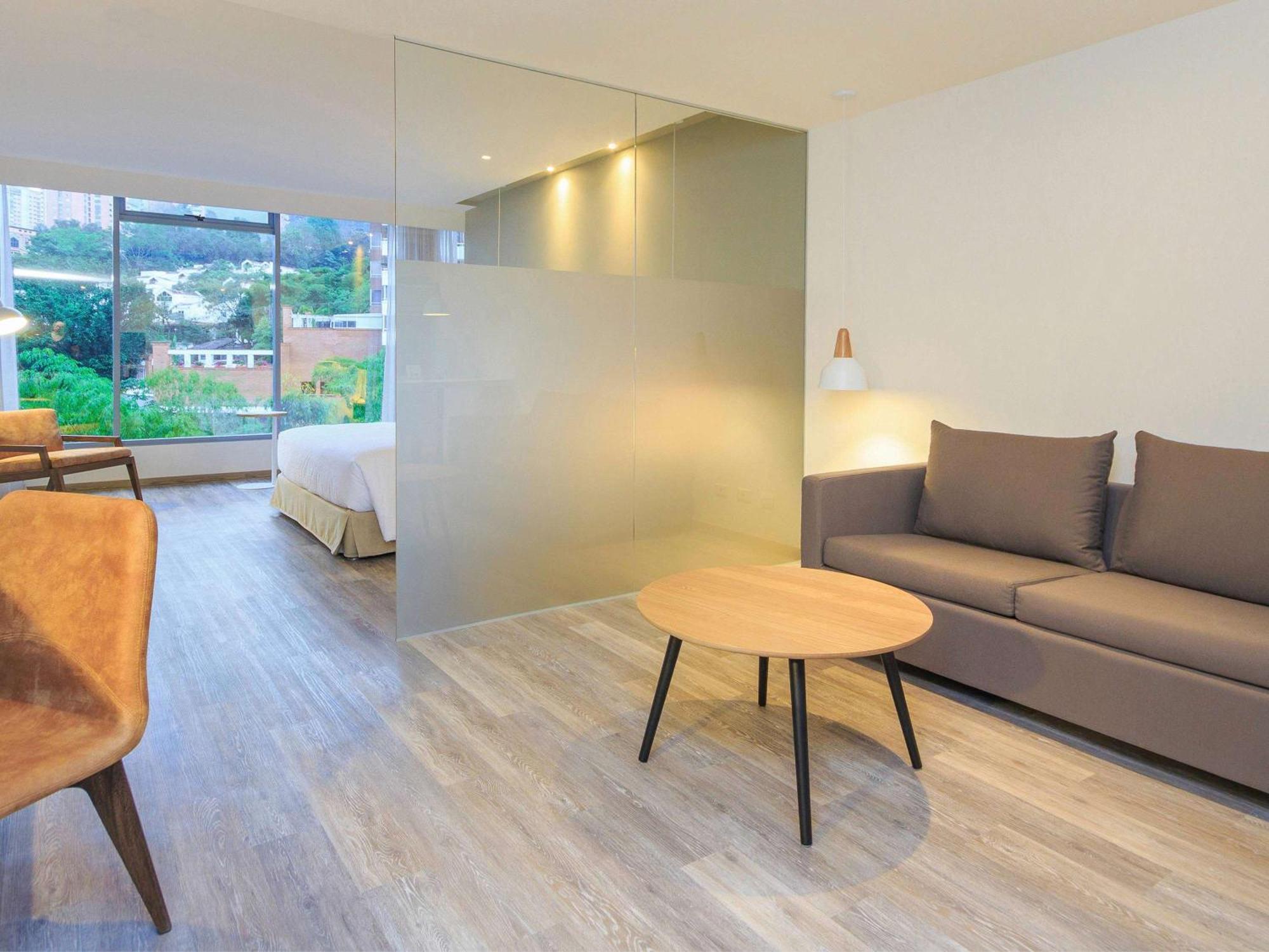 Novotel Medellin El Tesoro Luaran gambar A room at the hotel