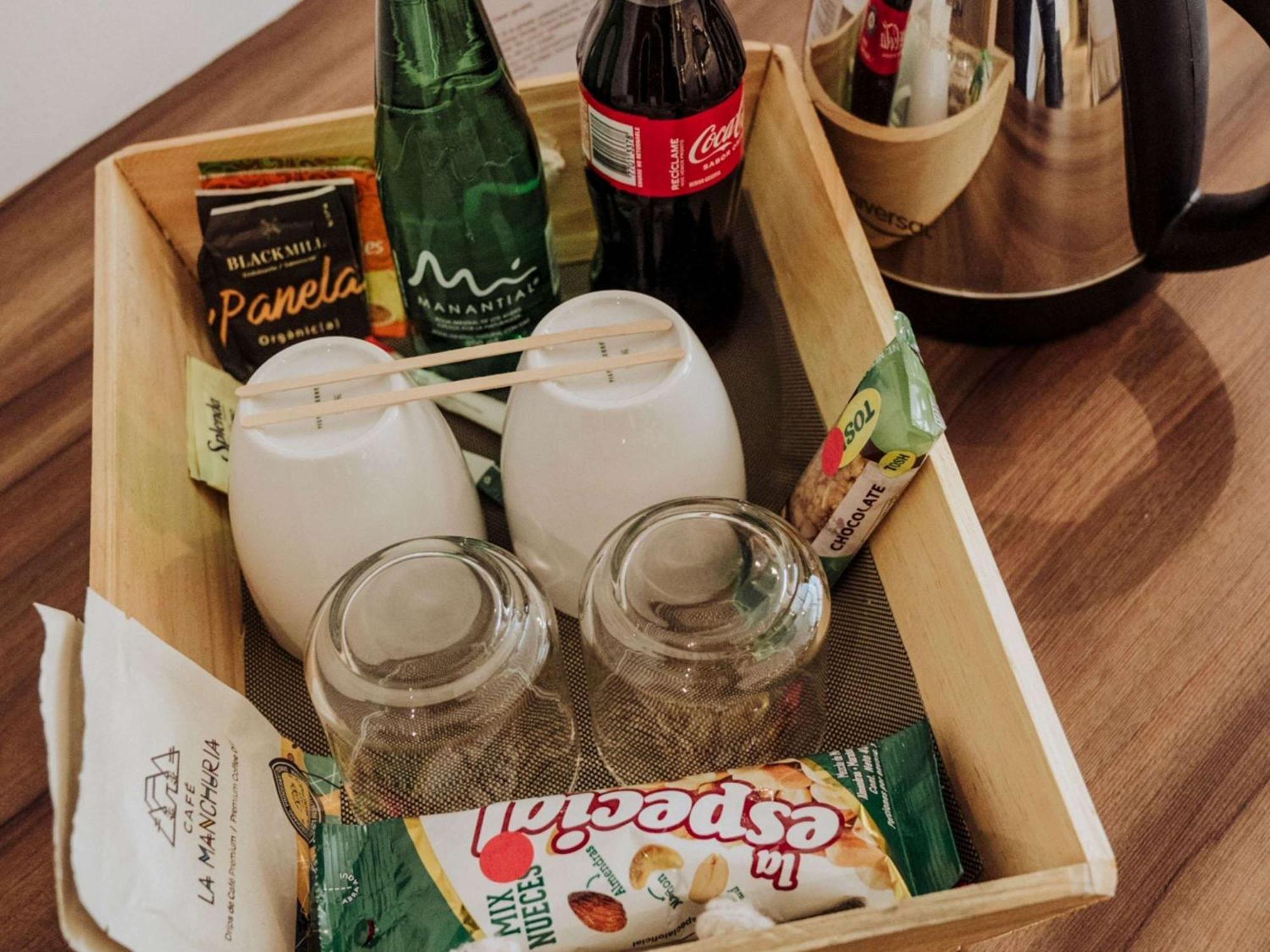 Novotel Medellin El Tesoro Luaran gambar A typical room service tray
